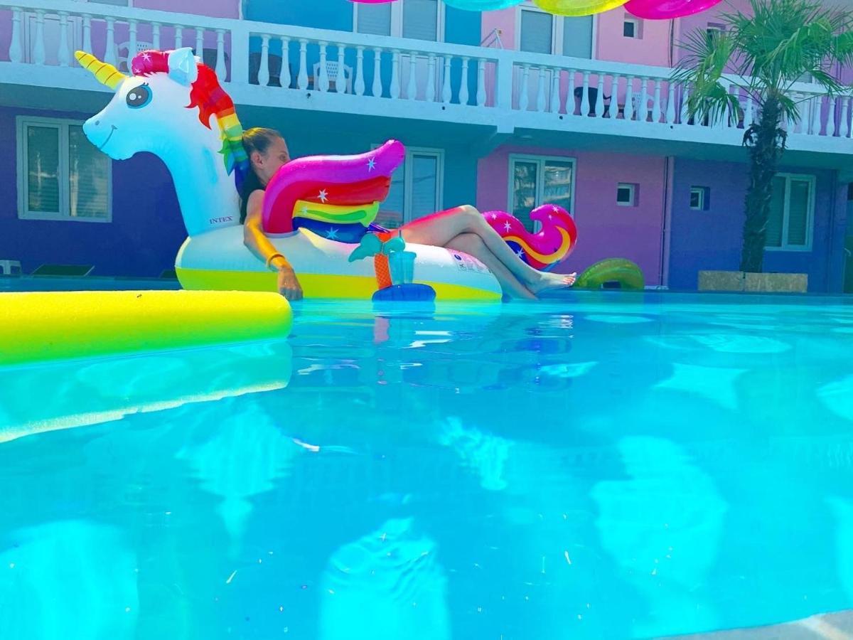 Casa Barbie Costinesti Hostel Екстериор снимка
