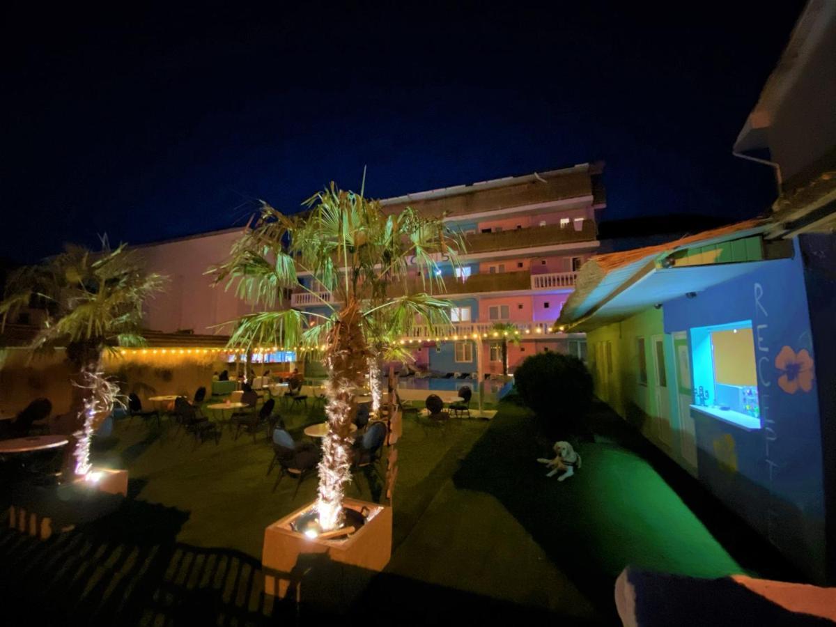 Casa Barbie Costinesti Hostel Екстериор снимка