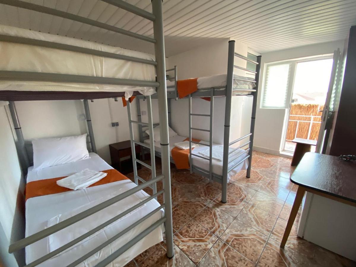 Casa Barbie Costinesti Hostel Екстериор снимка